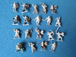 WARHAMMER PLASTIC FIGURES MIXED LOT OF 19 FIGURES - LOT H - Picture 1 of 8