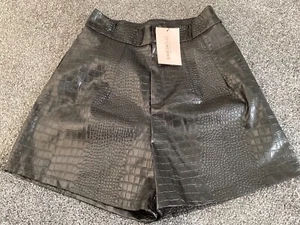 BNWT Shein Bae Black Textured Faux Leather High Waisted Shorts Size Small - Picture 1 of 2