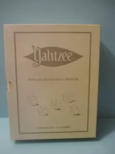 Yahtzee Vintage Bookshelf Edition Gioco da Tavolo 2017, Gioco da Tavolo Completo - Foto 1 di 9