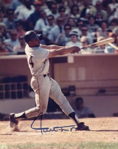 WILLIE MAYS AUTOGRAMMIERTES SPIEL ACTION 8X10 FOTO - SAN FRANCISCO GIANTS - Bild 1 von 2