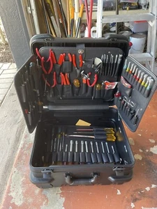 XCElite General Hand Tool Kit(86 Pcs) & Fluke CAT III 600 V Digital Multimeter 2 - Picture 1 of 10