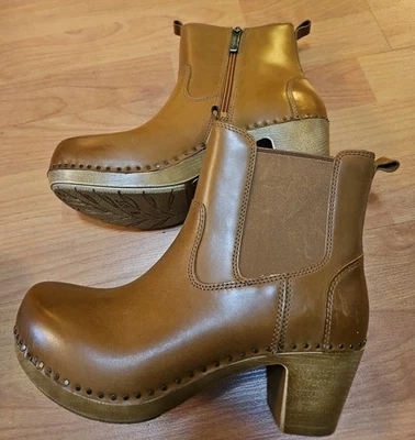 Dansko Shayna Heeled Chelsea Leather Boots for Women Brown 39/8.5-9 DISPLAY  - Image 1 of 4
