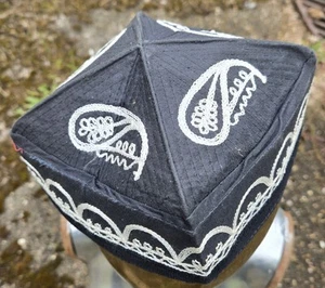 Cappello tradizionale uzbeko, Skullcap, Tyubeteyka Cap, souvenir, copricapo da collezione - Foto 1 di 7