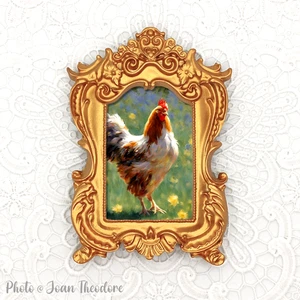 Pollo en Campo Animal de Granja, Mini Impresión Artística en Dorado Estilo Vintage Marco Ornamentado - Imagen 1 de 2