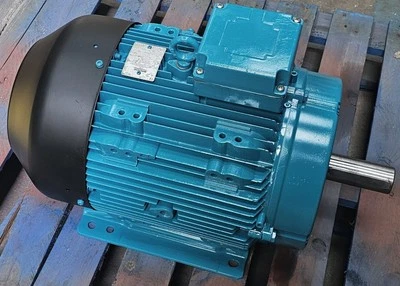 BROOK CROMPTON 22KW 4 POLE 1470RPM 3 PHASE 50HZ 180LM FRAME B3 FOOT MOUNTED - Image 1 of 4