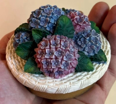 Our America Yankee Vela Hortensia Púrpura Azul Flores Tarro Tapa Tapper Foto 1 de 4