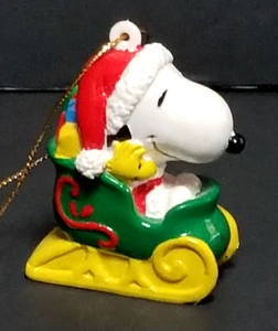 Vintage Peanuts Snoopy Sleigh Christmas Ornament Santa Hat Toys Charlie Brown - Picture 1 of 8