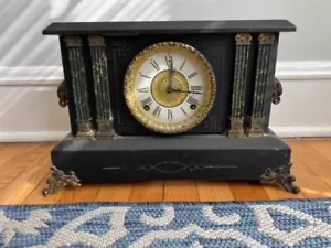 Vintage Antique Wind Up Wood Mantle Shelf Clock - Picture 1 of 4