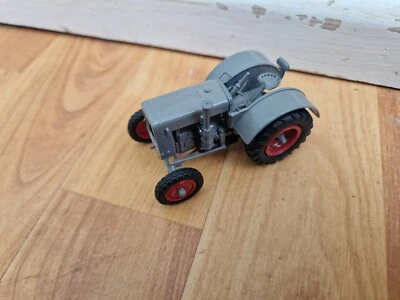 Hachette Universal Hobbies 1/43 Classico 1938 Deutz F2M315 Pressofuso Trattore - Immagine 1 di 3