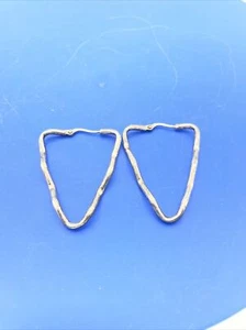 925 Sterling Earring Italy Triangle Silver Hoops Wavy Tarnish 1.5” Vtg 80s 90s - Picture 1 of 7