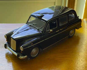 WELLY 1/24 Scale AUSTIN FX4 LONDON TAXI Black - Loose in Good Used Condition! - Picture 1 of 6