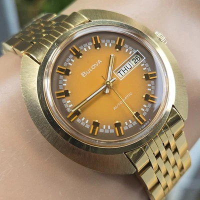 Vintage BULOVA Jet Star men's automatic watch 11BSACB 17Jewels swiss 1973 - Image 1 of 4