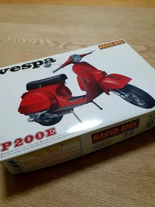 AOSHIMA Vespa P200E Plastic Model Red - Picture 1 of 4