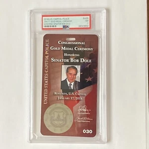 Bob Dole 2018 medalla de oro ceremonia acceso completo credencial policía del Capitolio de EE. UU. PSA - Imagen 1 de 4
