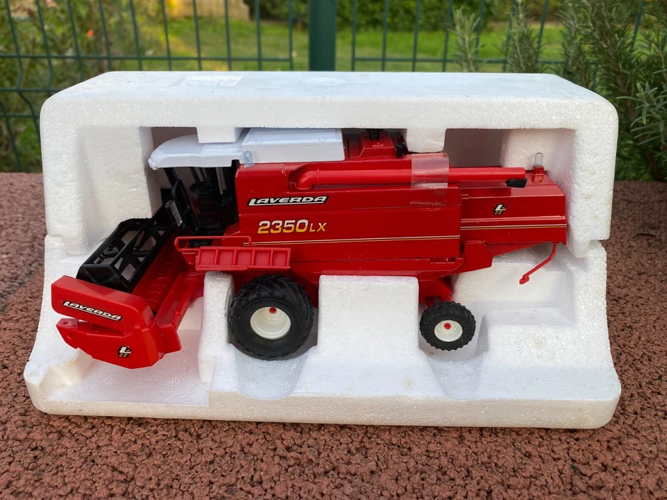 LAVERDA MIETITREBBIA COMBINE 2350 LX DIE CAST-METAL SCALE 1:43 MADE IN ITALY - Immagine 1 di 4