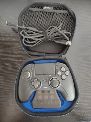 NACON REVOLUTION PRO Controller Set di 2 per PlayStation 4 - Nero - Immagine 1 di 4