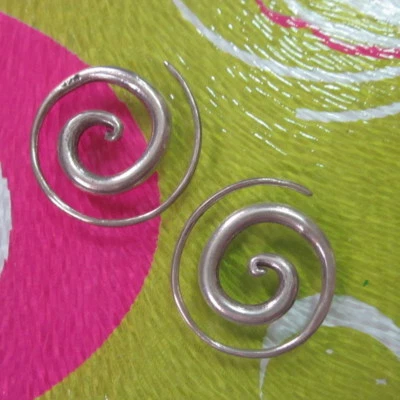 Hill Tribe Fine Sterling Silver Earrings Orecchini Simple Spiral Filigree Hoop - Image 1 of 4