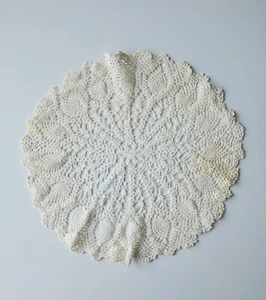 Vintage rund groß handgehäkelt Deckchen weiß Blumen 12" - Bild 1 von 2