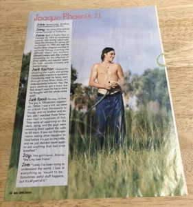 1996 Joaquin Phoenix 21 Jahre alt - Vintage Magazinseitenartikel Ausschnitt - Bild 1 von 3