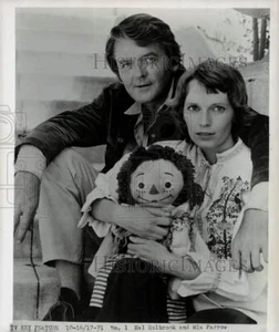 1971 Press Photo Hal Holbrook and Mia Farrow in "Goodbye, Raggedy Ann" - Picture 1 of 2