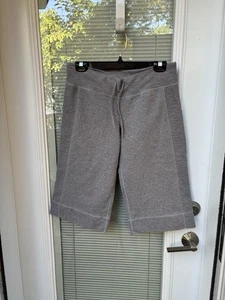 Rare Lululemon 8 Women's Gray Sweat Crop Bermuda Stretch French Terry Green Logo - Bild 1 von 6