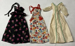 Lote de 3 vestidos Barbie vintage hechos a mano (años 70) - Imagen 1 de 5