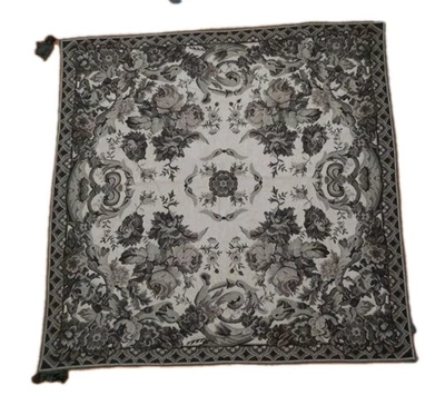 Chenilla Tejida Beige Marrón Barroco Cuadrado Floral Tiro con Borlas 56x56 Por OPERA Foto 1 de 4