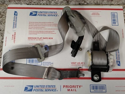 Conjunto retractor cinturón seguridad trasero izquierdo Honda Odyssey 2008-2010 tercera fila 6035217 Foto 1 de 3