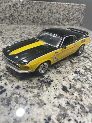 Ford Mustang Boss 302 Racer 1969 1/24 Crown Premiums diecast como está  Foto 1 de 4