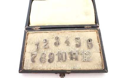 Антикварные посеребренные настольные маркеры с номерами винных бокалов в оригинальной коробке от 1 до 12 - Изображение 1 из 4