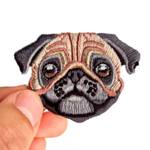 Mops Hund Aufbügler Patch Bügelbild Aufnäher Bügelflicken DIY Gestickt Welpe - Bild 1 von 2