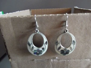 1 Pair Old  1.25"in Oval Shaped Flower Design w/Abalone Colors Mixed In Dangler - Picture 1 of 8