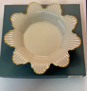 LENOX MERIDIAN Porcelain Ribbed Candy Dish Gold Trim w/ Original Box Made in USA - Picture 1 of 14