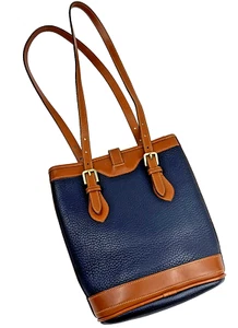 Borsa a tracolla piccola vintage Dooney and Bourke in pelle nera con ciottoli - Foto 1 di 17
