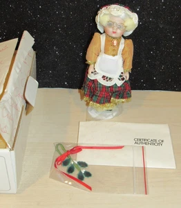 Marie Osmond Porzellan Puppe Petite Amour MRS. CLAUS mit Echtheitszertifikat, Puppenarmband NEU/OVP - Bild 1 von 10