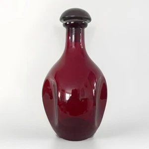 Cambridge Red Glass Pinched 1070 Decanter w/ Purple Stopper. - Picture 1 of 8