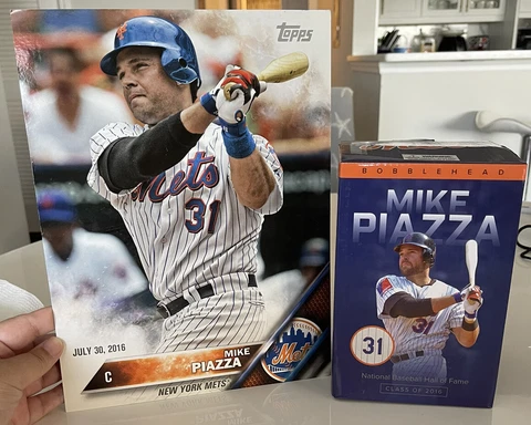 Mike Piazza New York Mets Bobblehead HTF SGA + Topps Number Retirement Card Cover