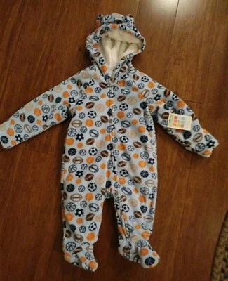 Traje de nieve polar para dormir fútbol americano con capucha Healthtex 6-9 meses para bebés niños Foto 1 de 4