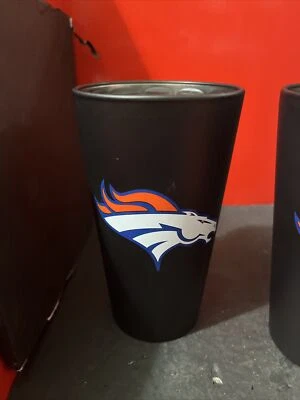 2 vasos de vidrio negro Denver Broncos de 12 oz. ¡Hermoso con licencia de la NFL!!! Raro Foto 1 de 4