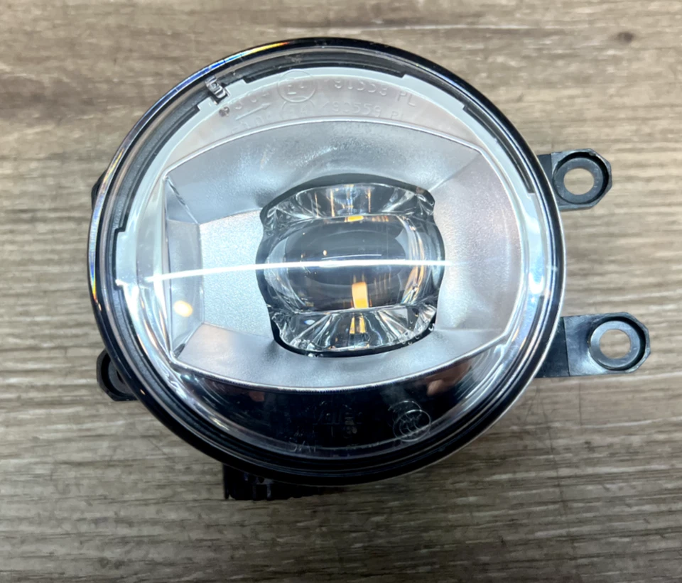 Toyota Tundra LH 2015-2019 luz antiniebla conjunto LED OEM 81220-Y0010 Foto 1 de 4