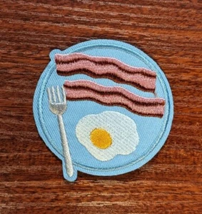 "Piatto colazione pancetta e uova patch cibo foodie mangia ferro ricamato su 2,5" - Foto 1 di 3