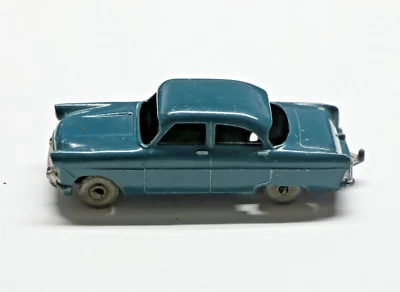 Matchbox Lesney, MB33A4 Ford Zodiac MkII, dark green body, several tiny chips - Imagen 1 de 4