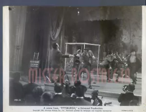 Vintage Foto 1942 John Wayne Schläge in Kampfszene in Pittsburgh selten - Bild 1 von 1