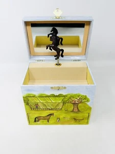 Enchantmints Horse Ranch Schmuck Spieluhr funktioniert Bauernhof - Bild 1 von 16