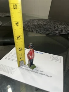 Soldatino giocattolo piombo vintage Britains Ltd Proprietors England - Foto 1 di 3