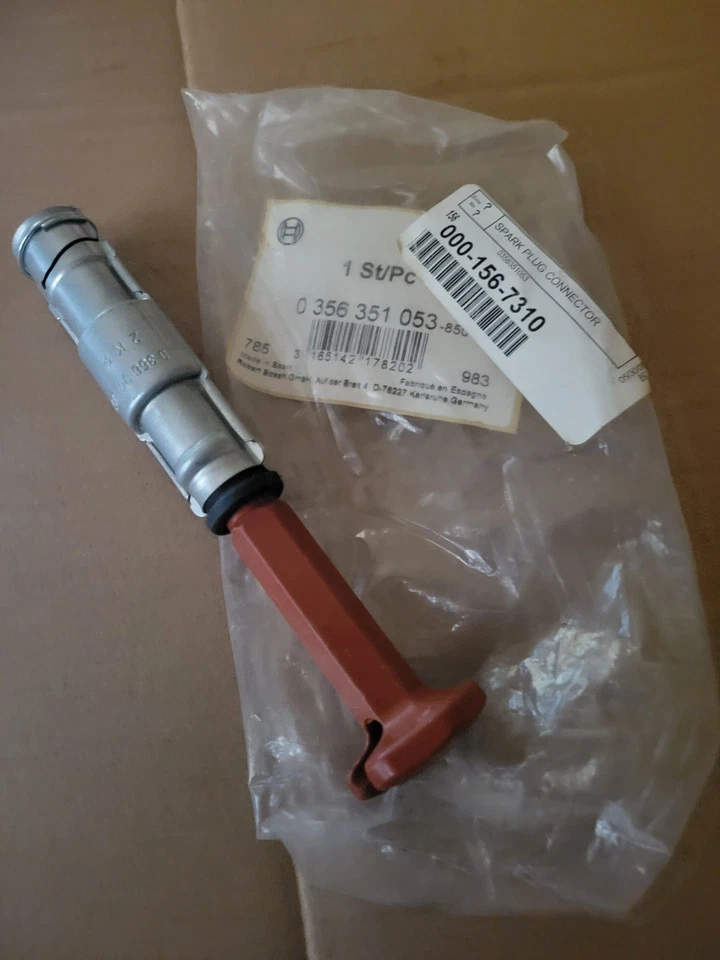 Разъем свечи зажигания Mercedes Benz A000 156 73 10 - Изображение 1 из 1