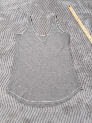 Lululemon Mudra 背心上衣 Heathered 中号 尺寸 8 灰色 Modal 法国 Terry 双面 — 第 1/4 张图片