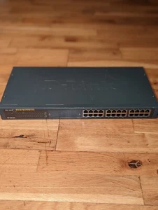 Network Switch D-Link - DES-1024R+ - 24 Port - 10/100 FE Switch - Picture 1 of 4