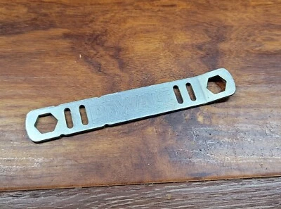 DeWALT WRENCH FOR DCS570 DCS573 DCS574 20V 7-¼ Circular saw N493688 - Image 1 of 2