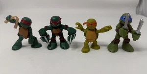 Lote de mini figuras de héroes de media cáscara de tortugas ninja mutantes adolescentes TMNT compañeros de juego - Imagen 1 de 2